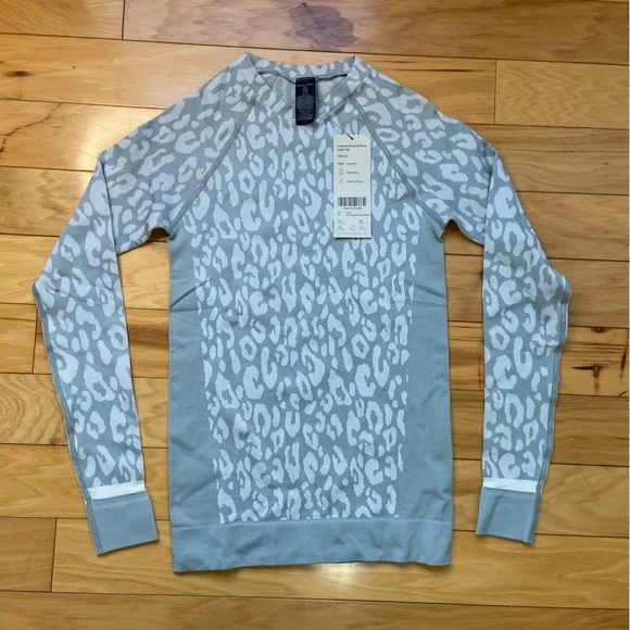 Sweaty Betty Leopard Jacquard Base Layer Top Womens Sz XS (0-2) Blue - Picture 6 of 10